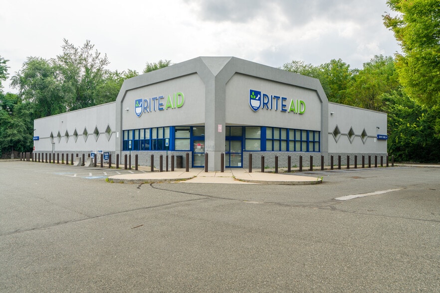 Primary Photo Of 524 N 6th St, Reading Freestanding For Lease