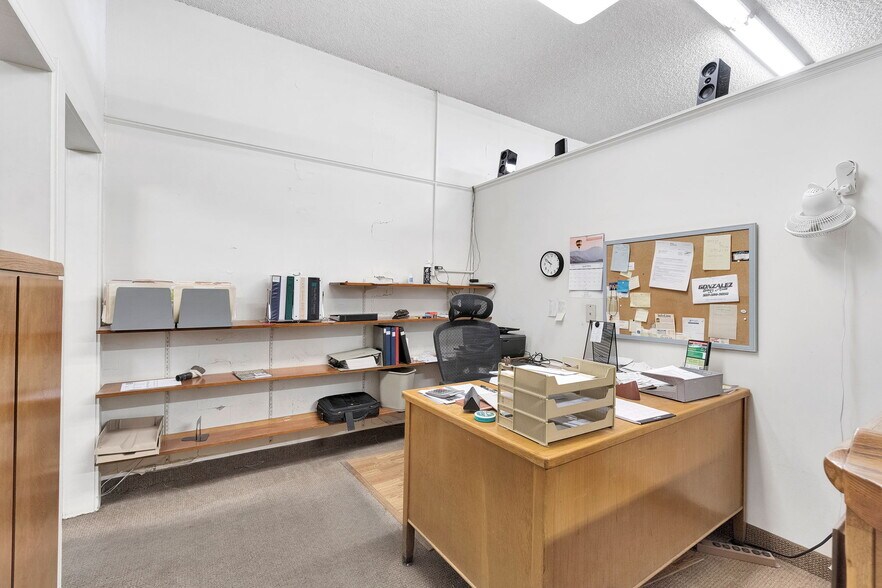 More Photos Of 230 S K St, Dinuba Storefront For Sale