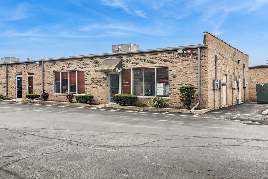 More Photos Of 17720-17724 Oak Park Ave, Tinley Park Office For Sale