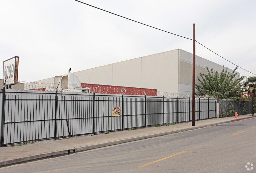 More Photos Of 6051 Maywood Ave, Huntington Park Warehouse For Lease