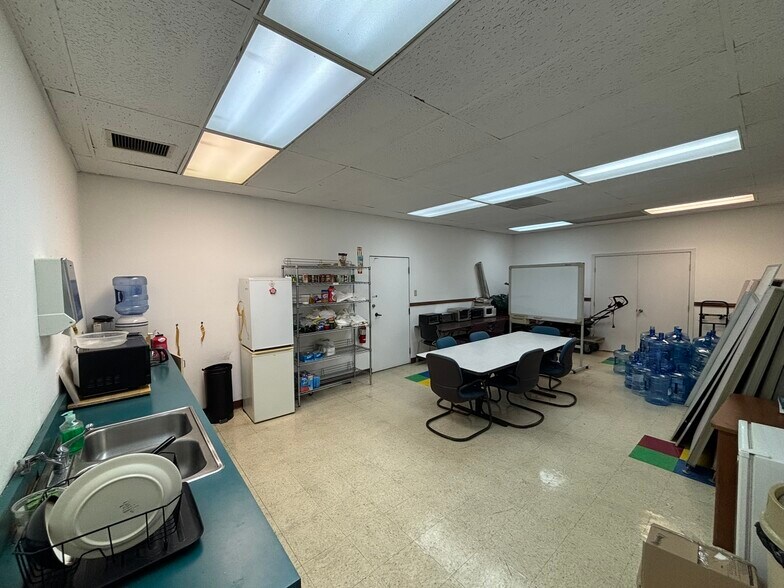 More Photos Of 625-725 San Aleso Ave, Sunnyvale Light Distribution For Lease