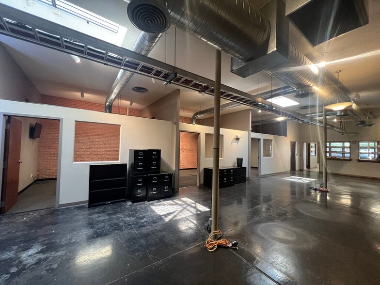 More Photos Of 624 W Sheridan Ave, Oklahoma City Office For Lease