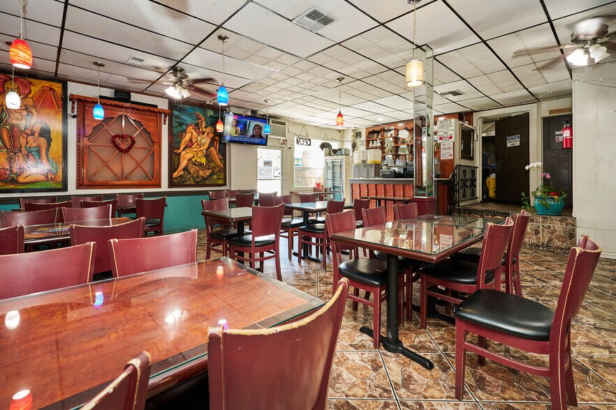 More Photos Of 4067-4075 1/2 Beverly Blvd, Los Angeles Storefront For Sale