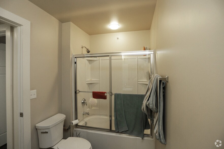 More Photos Of 901 New Hampshire St, Lawrence Apartments For Lease