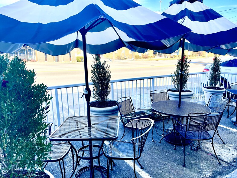 More Photos Of 911 W North Bend Rd, Cincinnati Freestanding For Sale