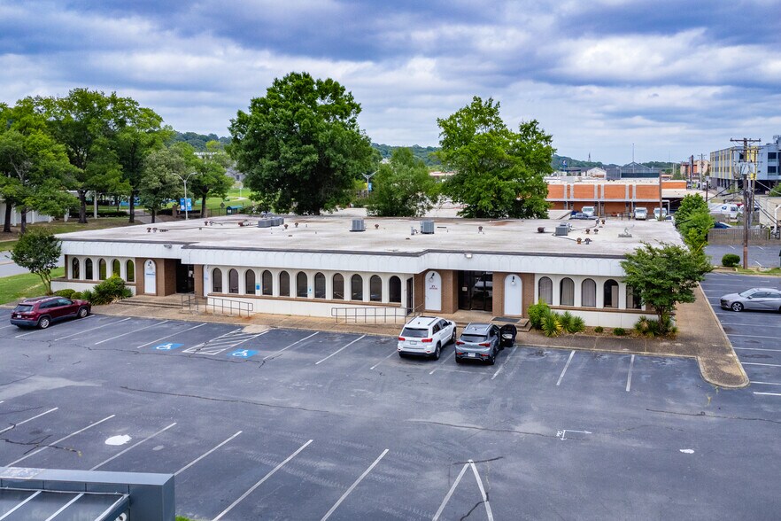 More Photos Of 324 W Pershing Blvd, North Little Rock Office For Sale