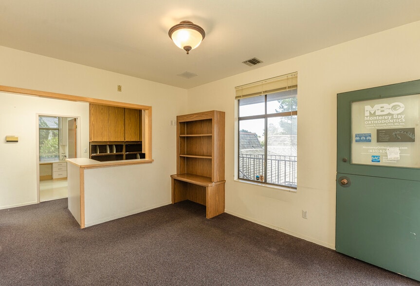 More Photos Of 26535 Carmel Rancho Blvd, Carmel Medical For Lease
