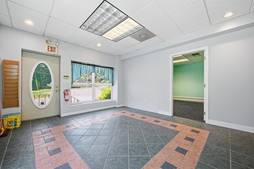 More Photos Of 90 N Franklin St, Pen Argyl Office Residential For Sale