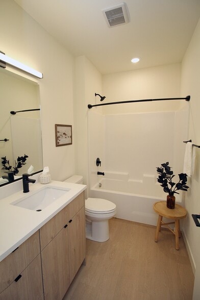 More Photos Of 7530 N Richmond Ave, Portland Apartments For Sale