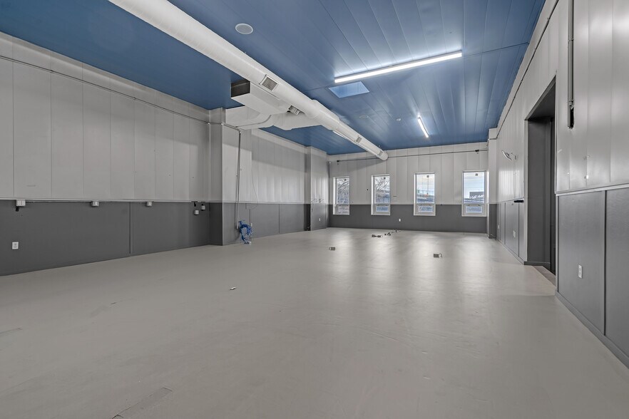 More Photos Of 3114 Tonnelle Ave, North Bergen Showroom For Lease