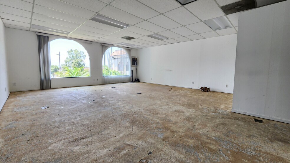 More Photos Of 9795 Cabrini Dr, Burbank Loft Creative Space For Lease