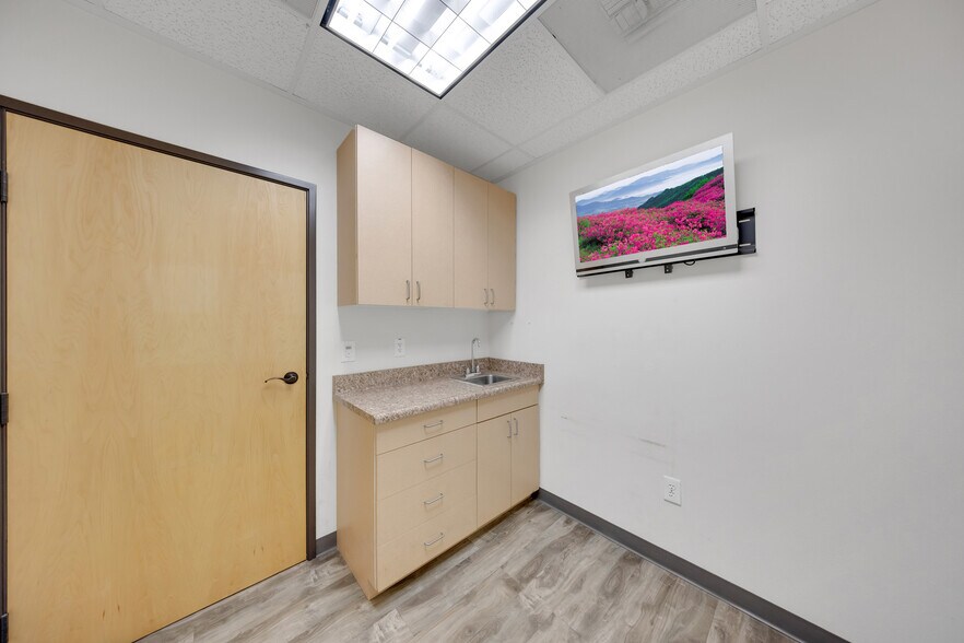 More Photos Of 408 S Beach Blvd, Anaheim Medical For Sale