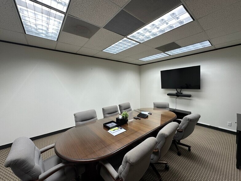 More Photos Of 801 W Nolana Ave, McAllen Office For Lease