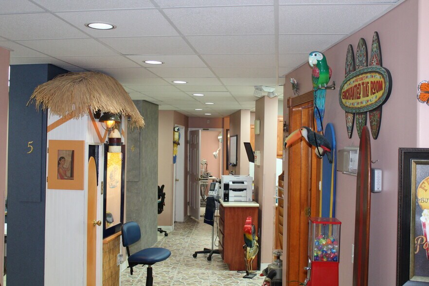 More Photos Of 7205-7211 Somerset Rd, San Antonio General Retail For Sale