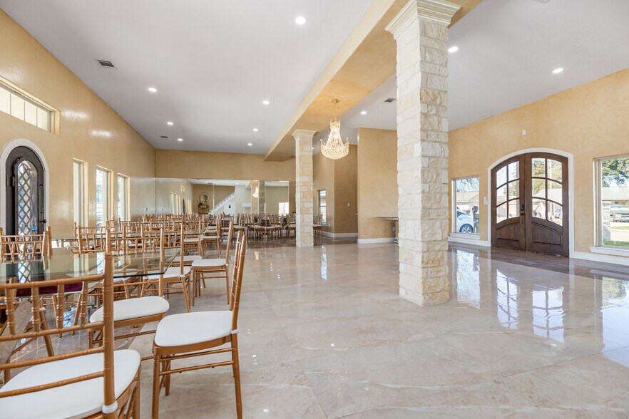More Photos Of 10108 Veterans Memorial Dr, Houston General Retail For Sale