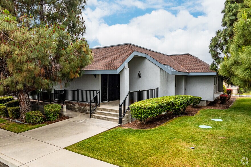 More Photos Of 5551 State St, Montclair Service For Lease