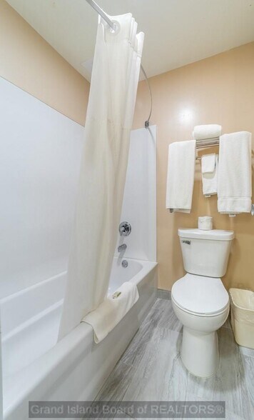 More Photos Of 3205 S Locust St, Grand Island Hotel For Sale