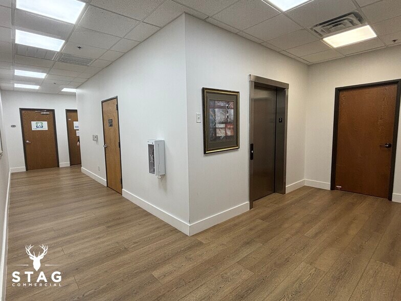 More Photos Of 571 W Main St, Lewisville Medical For Lease