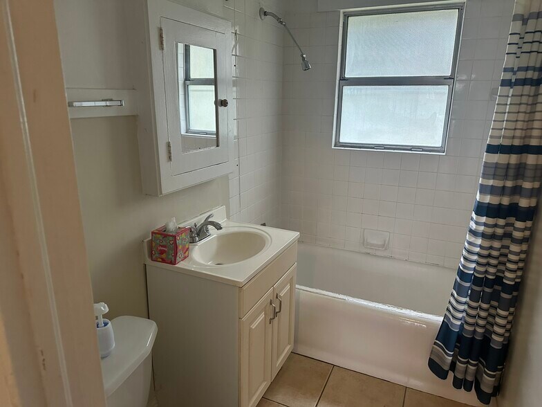 More Photos Of 150 W Stadium Dr, Stockton Apartments For Sale