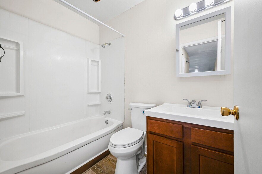 More Photos Of 1819 Garden Ridge Dr, Toledo Apartments For Sale