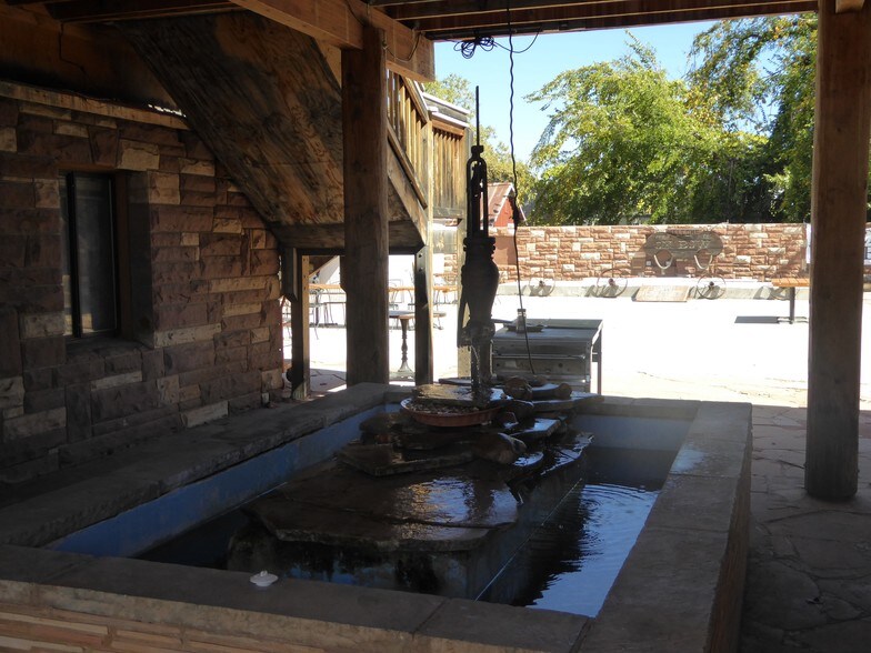 More Photos Of 607 W Main St, Payson Bar For Sale