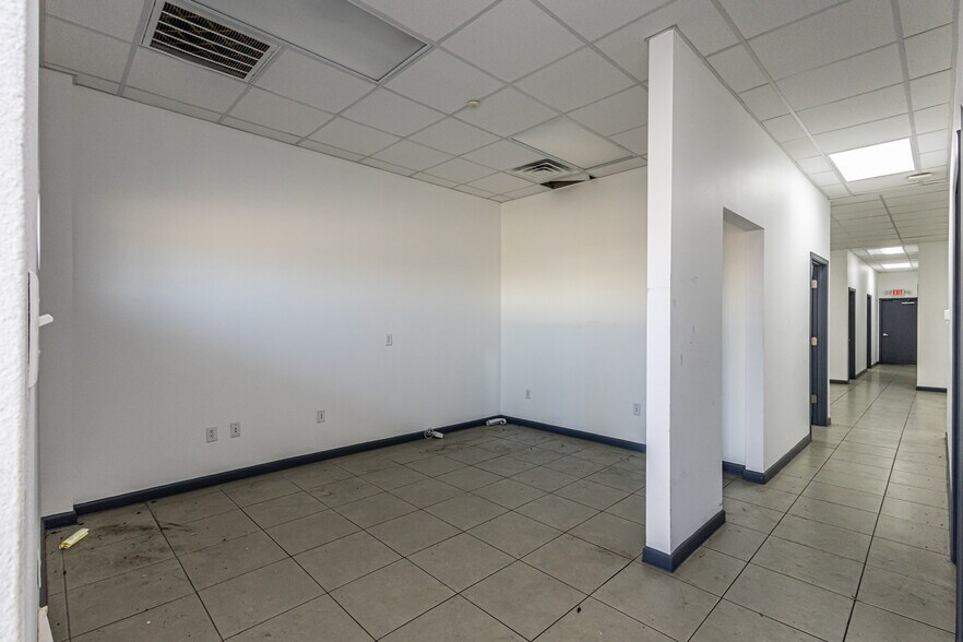 More Photos Of 13806 N Unitec Dr, Laredo Warehouse For Lease