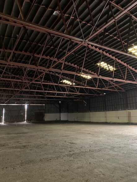 More Photos Of 2010 E Tyler Ave, Fresno Warehouse For Sale