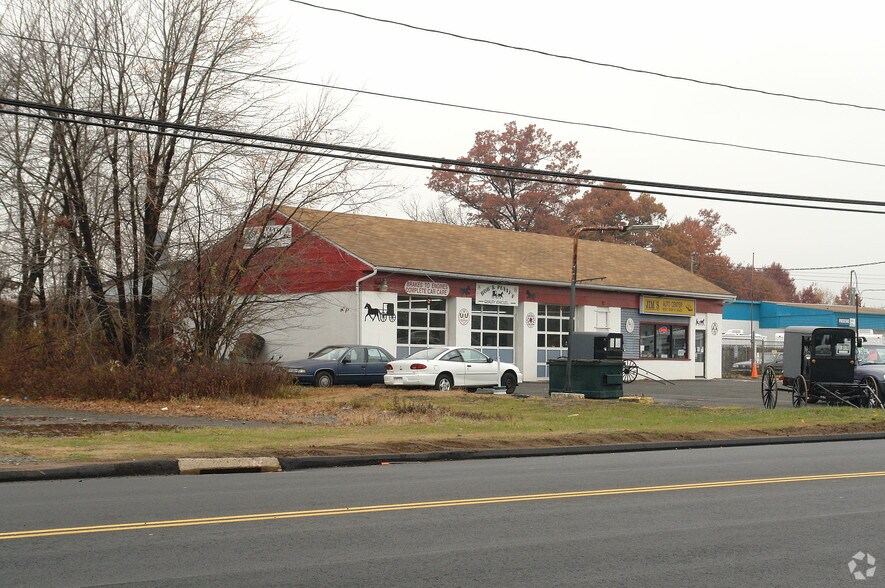More Photos Of 1126 Queen St, Southington Auto Repair For Lease