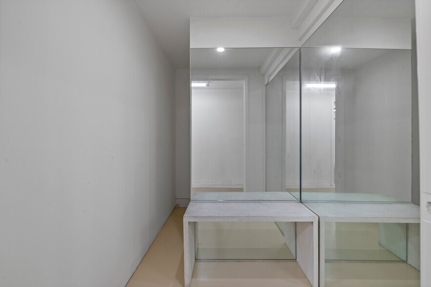 More Photos Of 11807 Santa Monica Blvd, Los Angeles Storefront For Lease