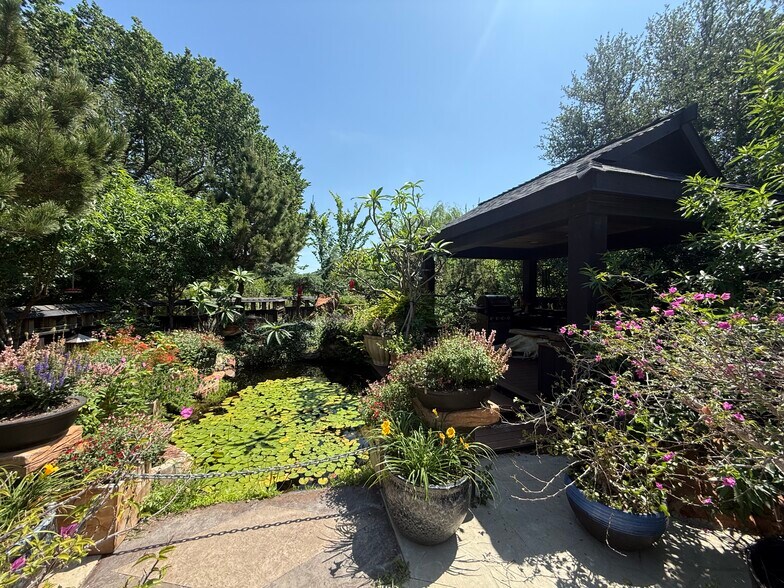 More Photos Of 4022 Broadway Blvd, Garland Freestanding For Sale