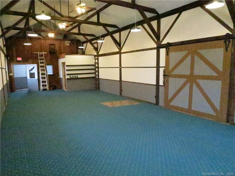 More Photos Of 187 Lebanon Ave, Colchester Freestanding For Lease