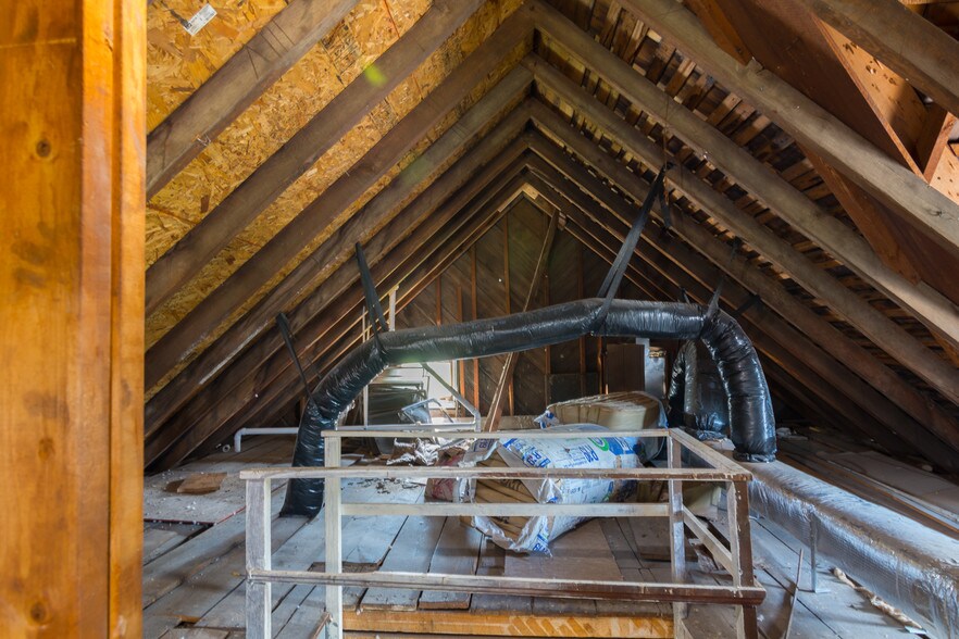 More Photos Of 104 E Pine St, Georgetown Office Residential For Lease