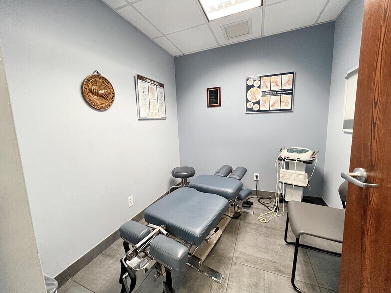 More Photos Of 105-09 Jamaica Ave, Richmond Hill Medical For Lease