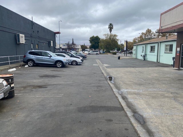 More Photos Of 1501 W Texas St, Fairfield Service For Lease