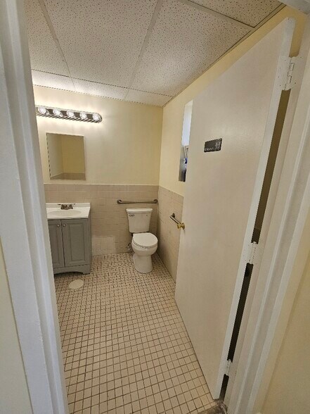 More Photos Of 1079-1083 Willis Ave, Albertson Storefront For Lease