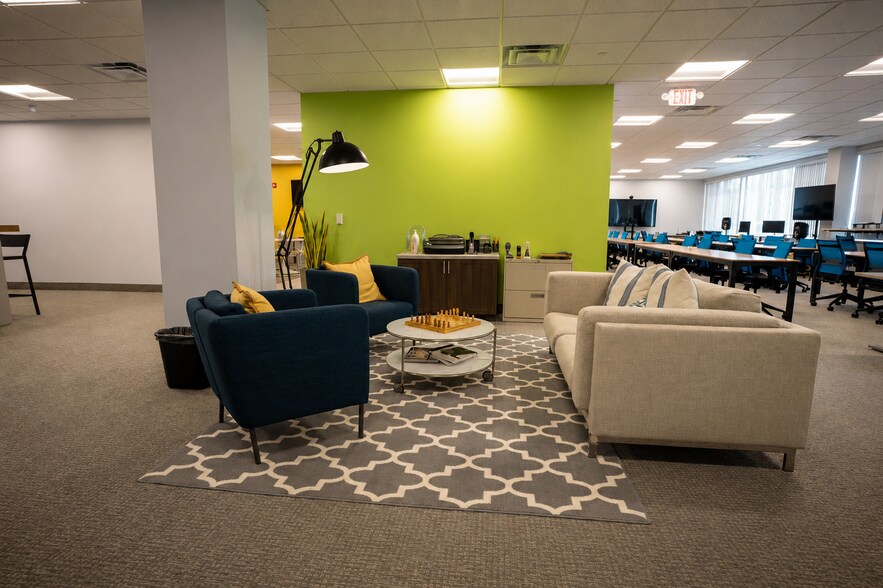 More Photos Of 8000 Brooktree Rd, Wexford Medical For Lease