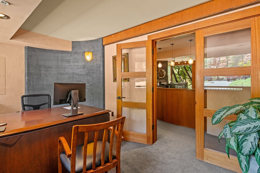 More Photos Of 25 Schnebly Hill Rd, Sedona Freestanding For Sale