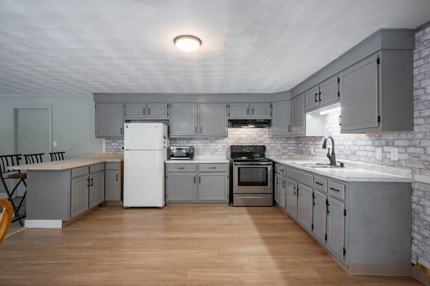 More Photos Of 944 Gibbons Hwy, Wilton Restaurant For Sale