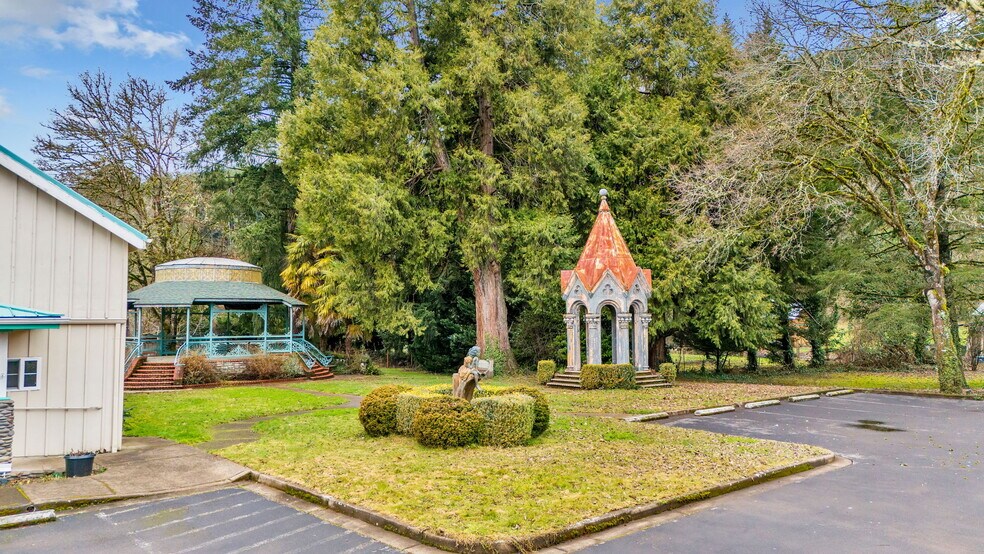 More Photos Of 42837 McKenzie Hwy, Leaburg Freestanding For Sale