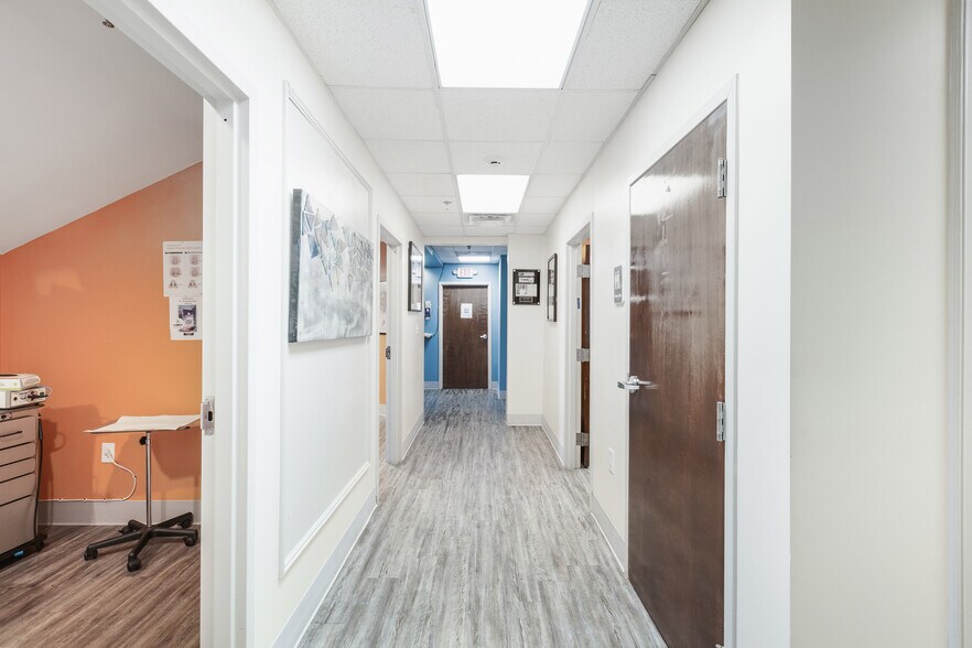 More Photos Of 1100-1108 Hospital Dr, Stockbridge Medical For Lease