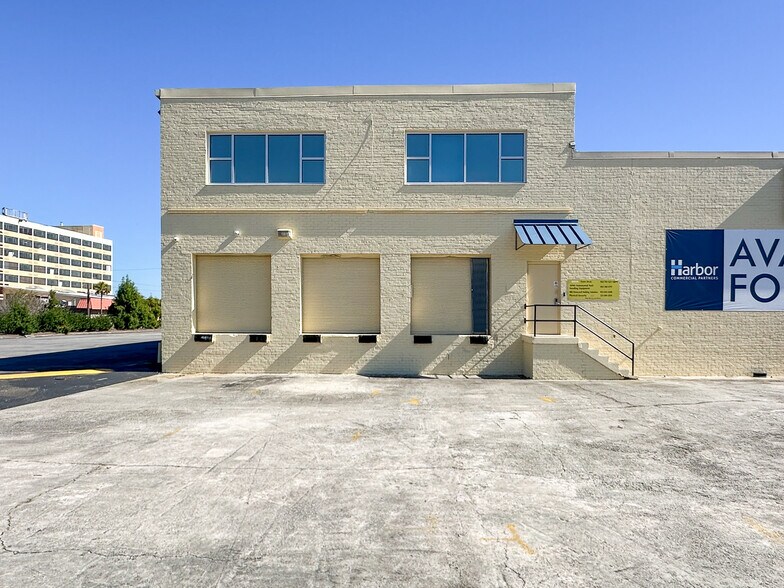 More Photos Of 5935 Rivers Ave, North Charleston Showroom For Lease