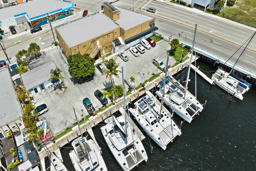 More Photos Of 2000 E Sunrise Blvd, Fort Lauderdale Storefront Retail Office For Sale