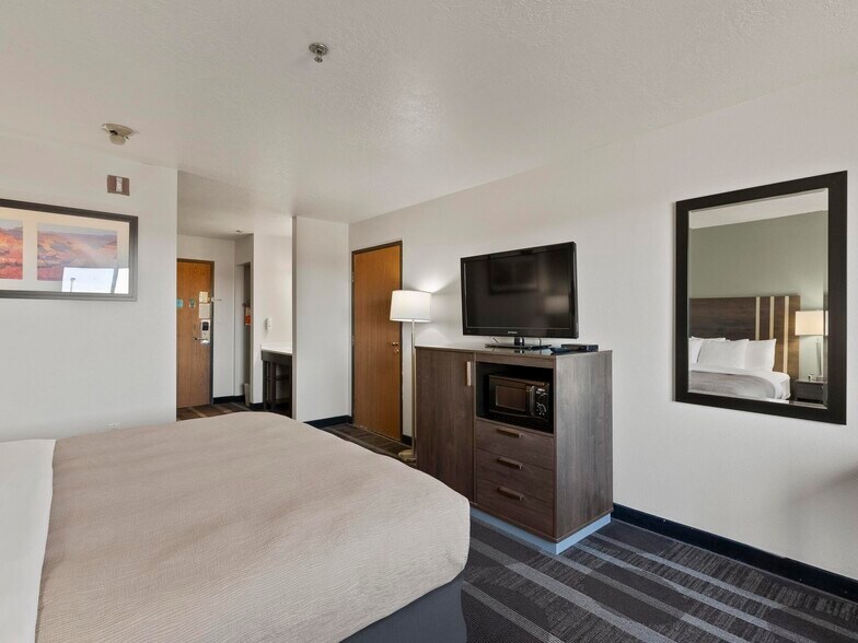 More Photos Of 815 E Hwy 89, Kanab Hotel For Sale