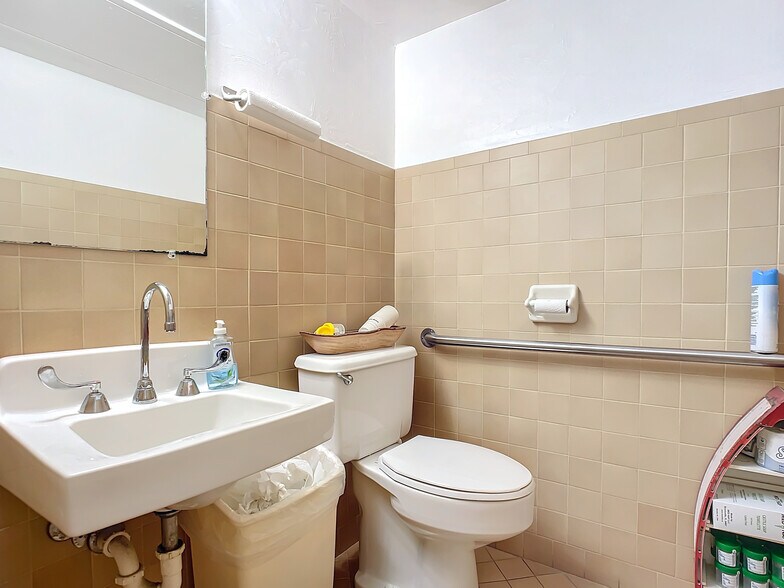 More Photos Of 405 Downing St, New Smyrna Beach Medical For Sale