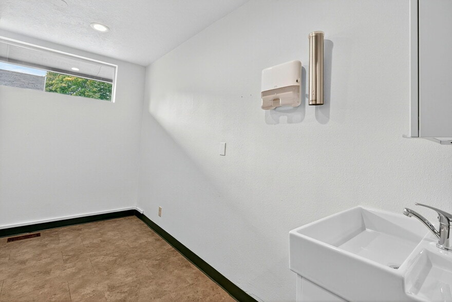 More Photos Of 5311-5315 N Vancouver Ave, Portland Medical For Sale