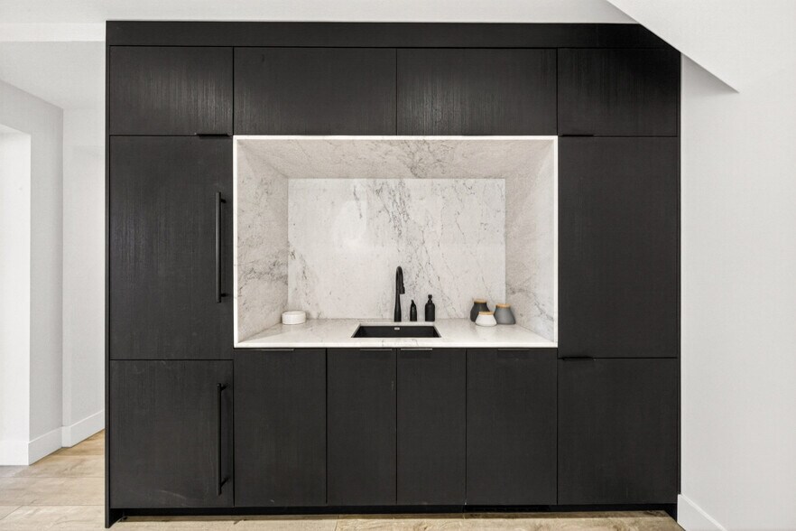 More Photos Of 5801 Biscayne Blvd, Miami Office For Lease