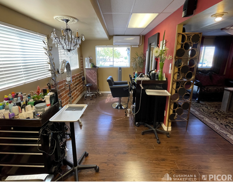 More Photos Of 1102 W Ina Rd, Tucson Light Distribution For Sale