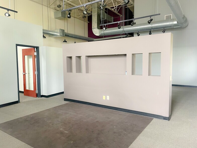 More Photos Of 1201 Teal Ave, Peotone Manufacturing For Lease