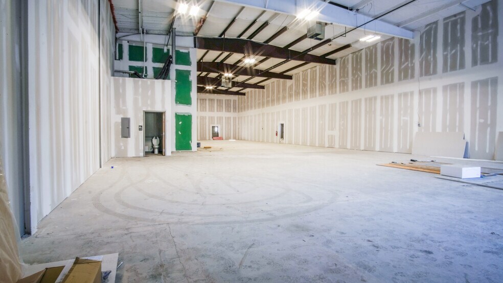 More Photos Of 53 Freemans Bridge Rd, Schenectady Flex For Lease