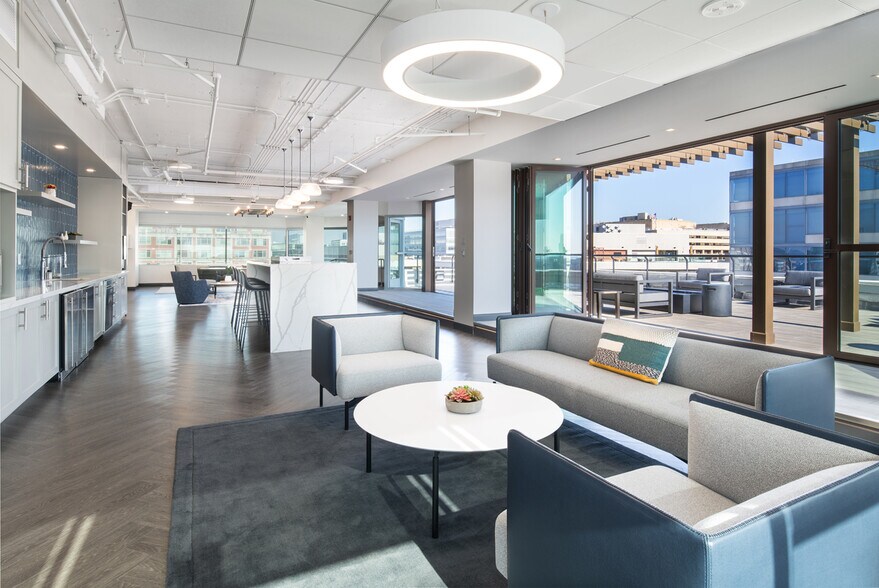 More Photos Of 2000 Pennsylvania Ave NW, Washington Office For Lease